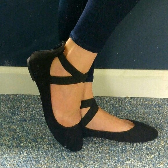 LAST ONE! 👠HP NWT cross strap ballerina flats - Picture 2 of 6